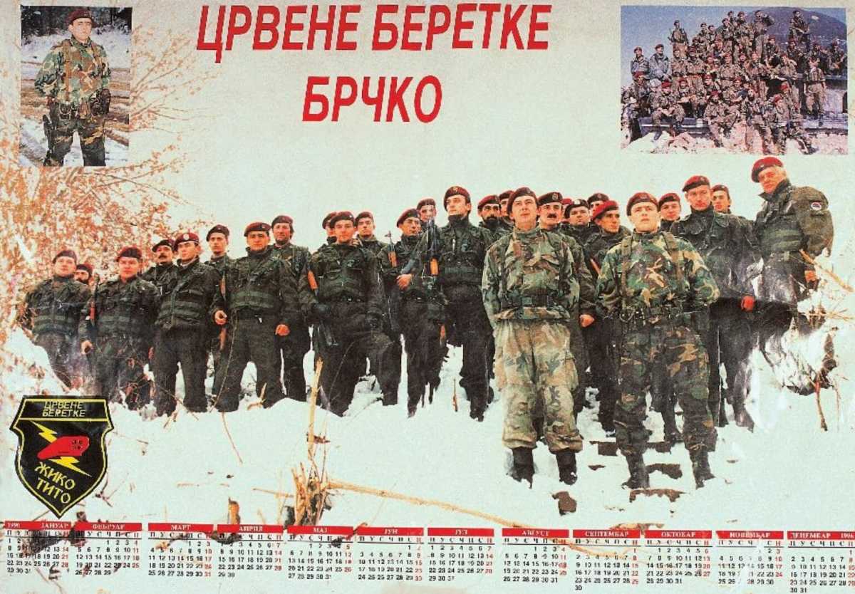 Kalendar koji promoviše Crvene beretke u Brčkom 1995. godine