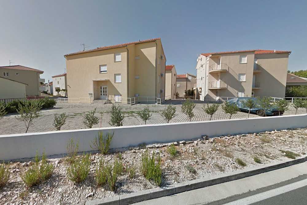 Sarajlićev apartman na jadranskoj obali, uknjižen 2019. godine u gruntovnici Općinskog suda u Šibeniku (Foto: Google maps)