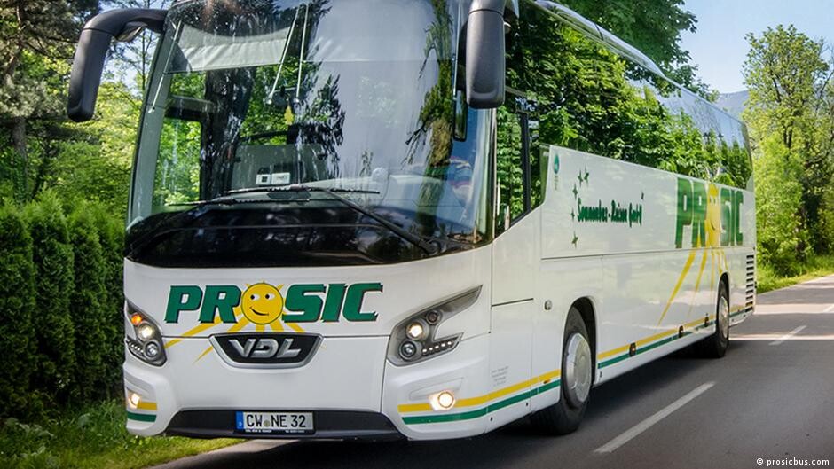 Kompanija Prošić je na raspolaganje stavila 13 svojih autobusa