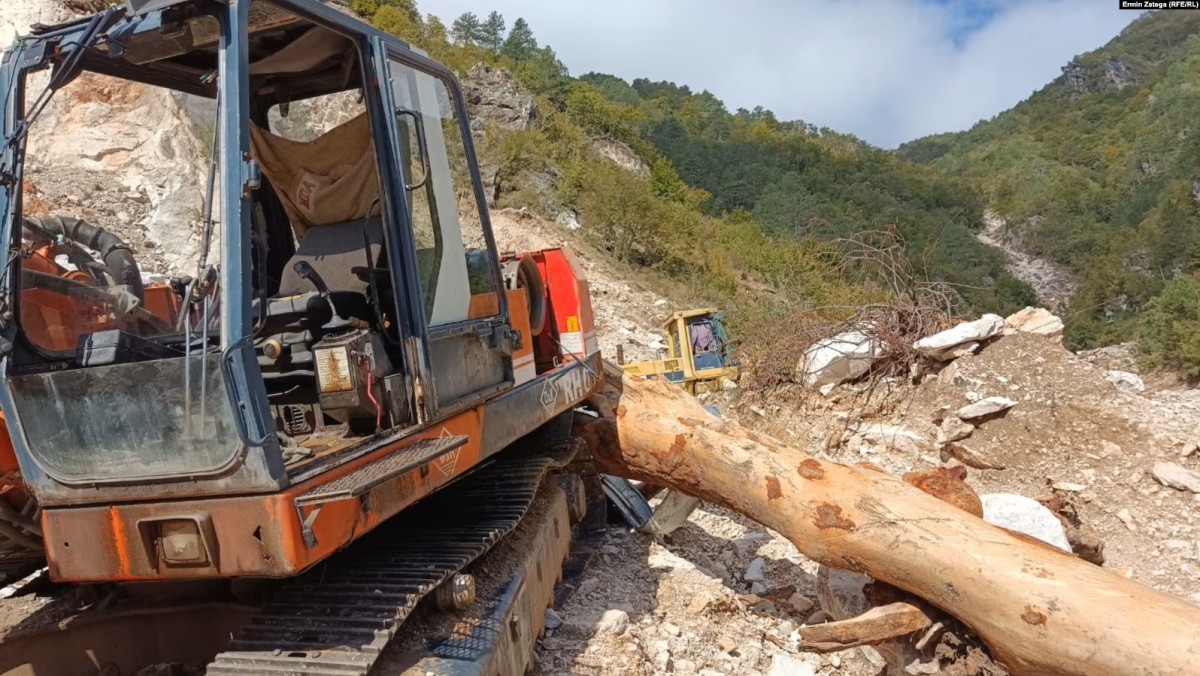 Bageri zatečeni u kamenolomu nakon poplava u Jablanici, oktobar 2024../ Foto: RSE