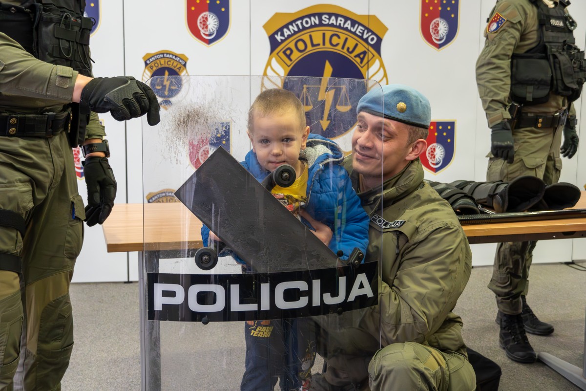 Podjela novodoišnji paketića za djecu oboljelu od raka/ Foto: MUP KS