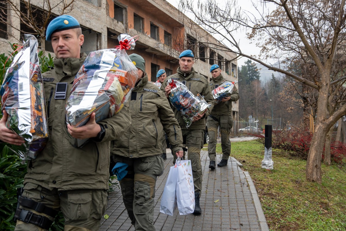 Podjela novodoišnji paketića za djecu oboljelu od raka/ Foto: MUP KS