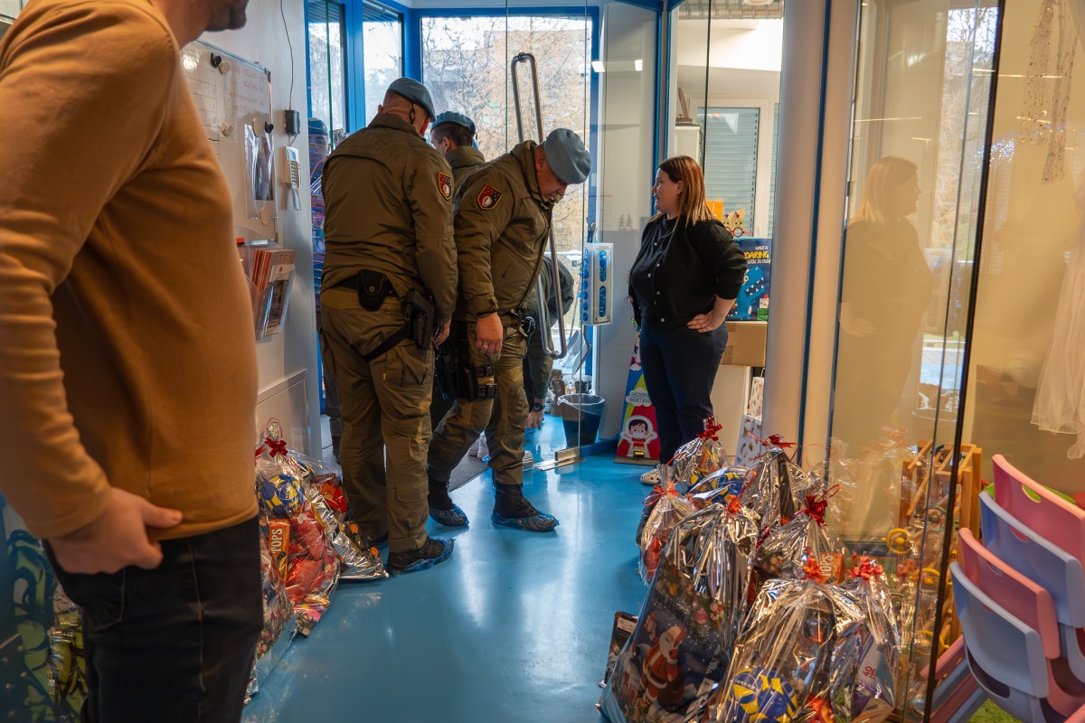 Podjela novodoišnji paketića za djecu oboljelu od raka/ Foto: MUP KS